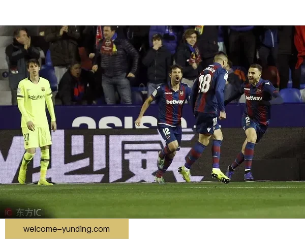 世体科莫报价巴萨后卫昆卡转会条款含二转分成